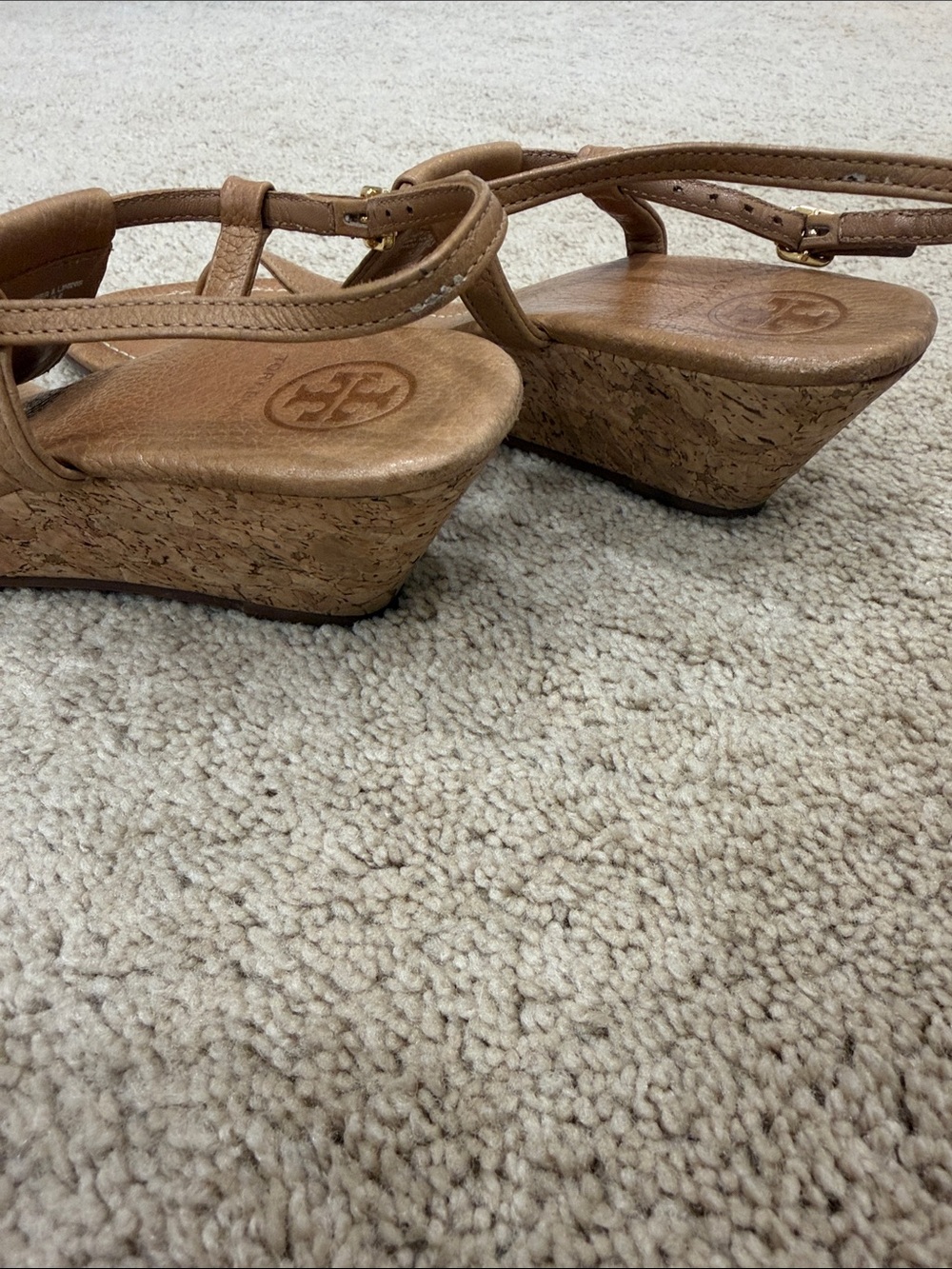 Tory Burch Tan Leather Wedge Thong Sandals with Gold Logo EUC - Picture 3 of 5